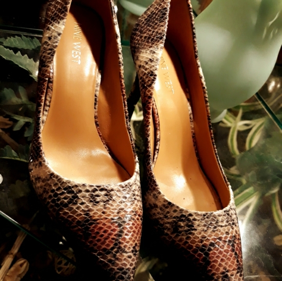 Shoes - Picture 2 of 3